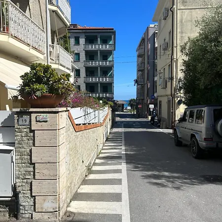Hostdomus - Il Pesciolino Apartman Alassio
